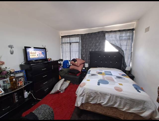 1 BEDROOM FLAT FOR SALE IN VEREENIGING CENTRAL